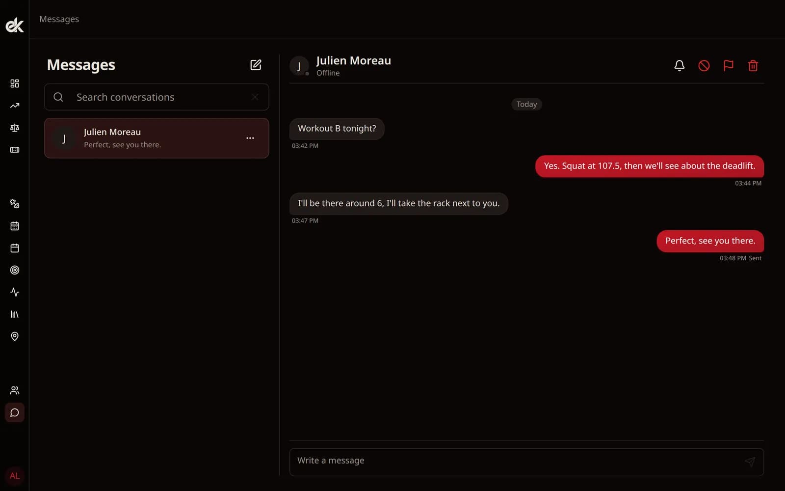 Messages screen in Eskeno: a conversation with Julien Moreau about doing workout B together tonight.