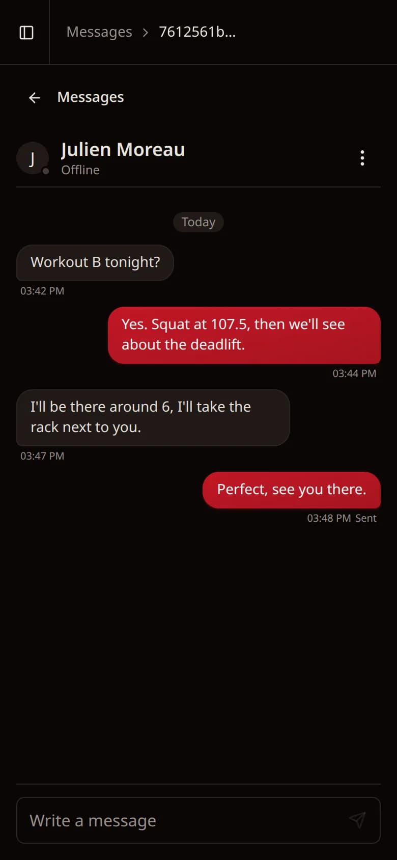 Messages screen in Eskeno: a conversation with Julien Moreau about doing workout B together tonight.